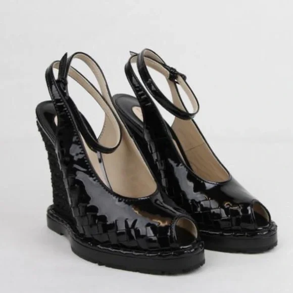 Worn Once: Bottega Veneta Black Patent & Straw Wedge Sandals - Picture 3 of 6